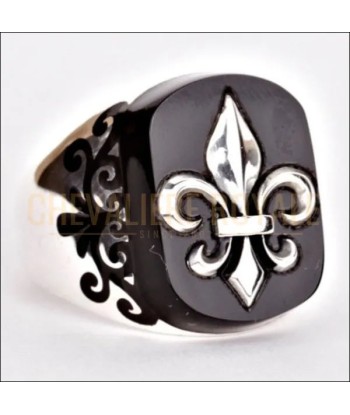 Fleur de Lys est sublimée dans une Chevalière en Argent (Homme) Comment ça marche