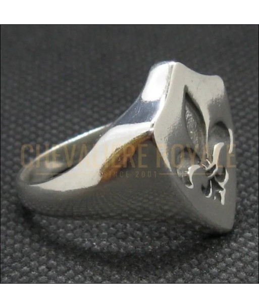 Artisanat Exquis : Bague Chevalière Fleur de lys en Argent Massif acheter en ligne