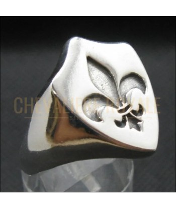 Artisanat Exquis : Bague Chevalière Fleur de lys en Argent Massif acheter en ligne