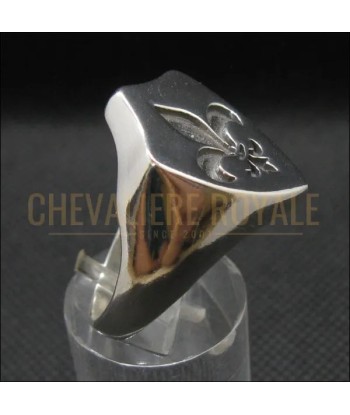 Artisanat Exquis : Bague Chevalière Fleur de lys en Argent Massif acheter en ligne