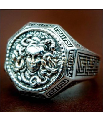 Chevalière en argent style gothique mythologie grecque Medusa Fin de série