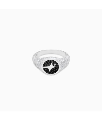 Iced Round signet ring silver chez Cornerstreet bien 