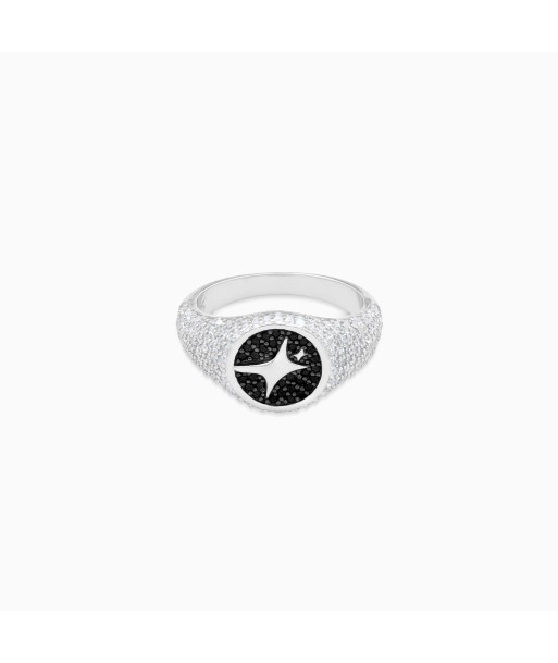 Iced Round signet ring silver chez Cornerstreet bien 